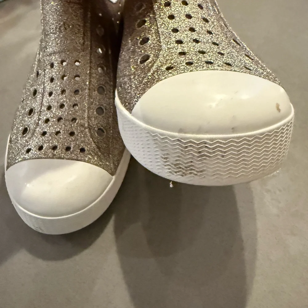 NATIVE Jefferson Bling Slip On l Glittery Silver Water EVA shoes J3 - Picture 4 of 9